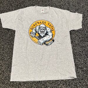 grå t shirts